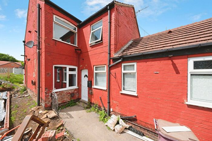 2 Bedroom End Of Terrace House For Sale In Prospect Drive, Shirebrook, Mansfield, NG20