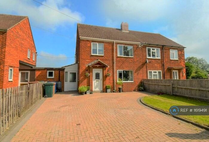 3 Bedroom Semi-Detached House To Rent In Northfield Cottages, Elstronwick, HU12