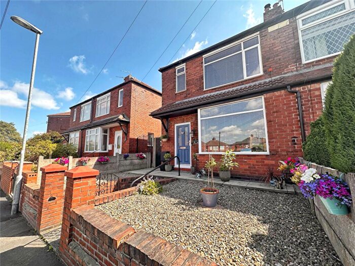 3 Bedroom Semi-Detached House For Sale In Berwyn Avenue, Middleton, Manchester, M24