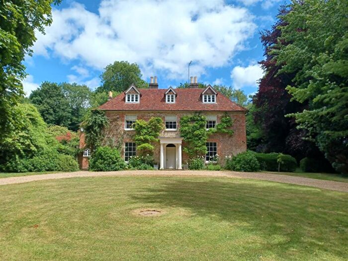 6 Bedroom Detached House To Rent In Newdown Farmhouse, Micheldever, SO21