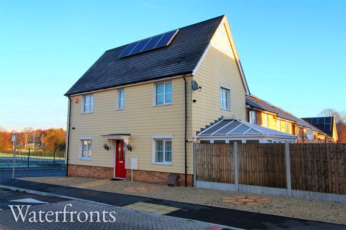 3 Bedroom Semi-Detached House To Rent In Sudbury Close, Romford, Greater London, RM3