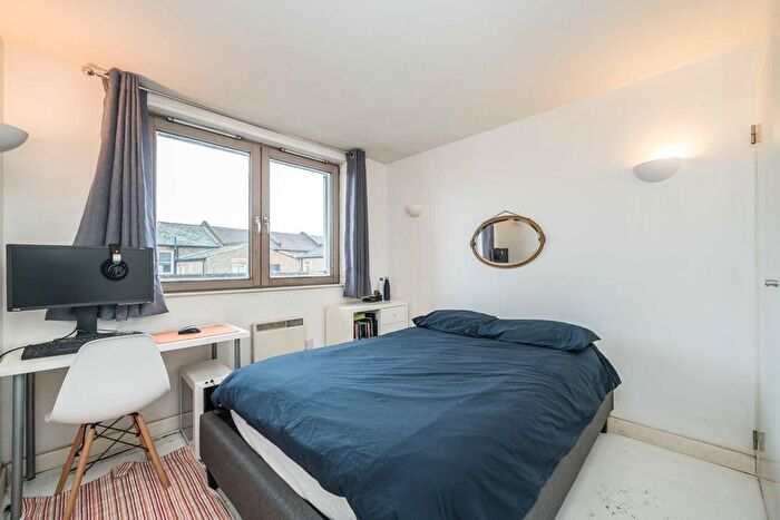2 Bedroom Flat For Sale In Lower Clapton Road, London, E5