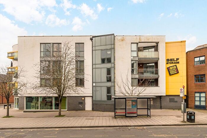 2 Bedroom Flat To Rent In London Road, Kingston Upon Thames, KT2