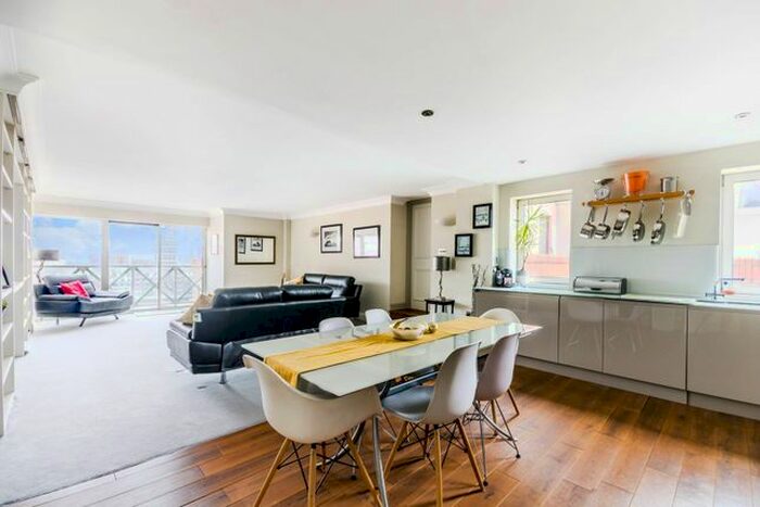 2 Bedroom Flat For Sale In William Morris Way, Sands End, London, SW6