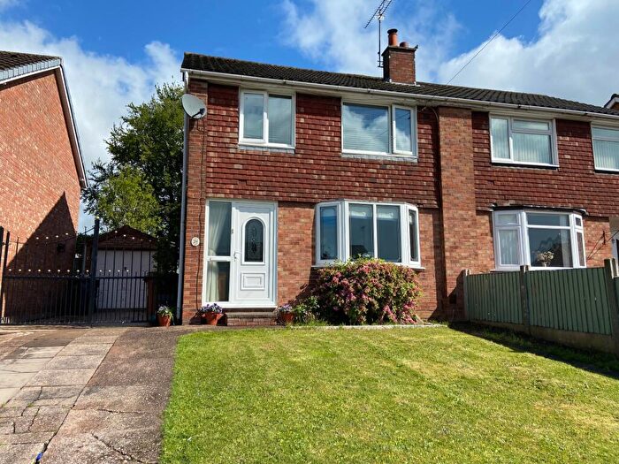 3 Bedroom Semi-Detached House For Sale In Woodnoth Drive, Crewe, CW2