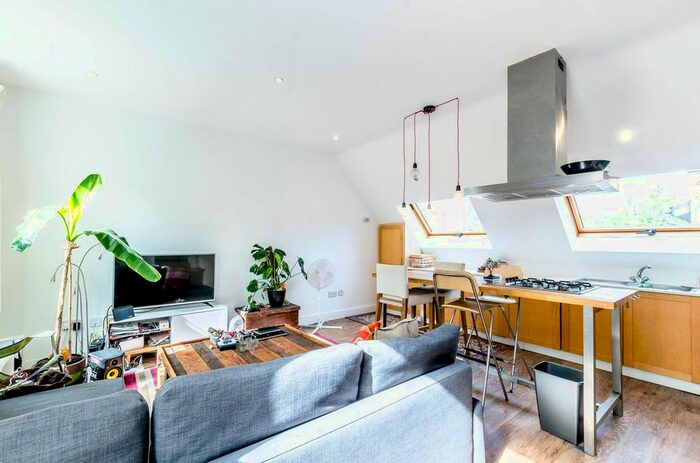 2 Bedroom Flat To Rent In Hawley Road, Chalk Farm, London, NW1