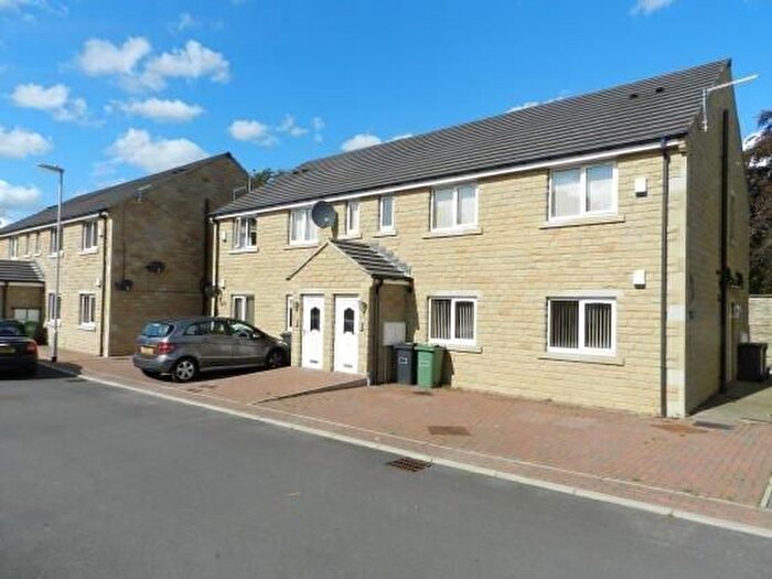 2 Bedroom Flat To Rent In Hall Garth, Huddersfield, HD5