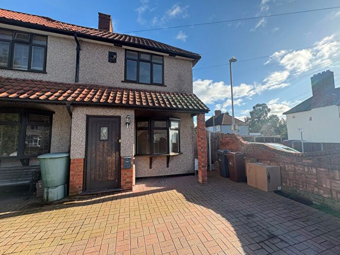 1 Bedroom Semi Detached House To Rent In Springpond Road, Dagenham, RM9