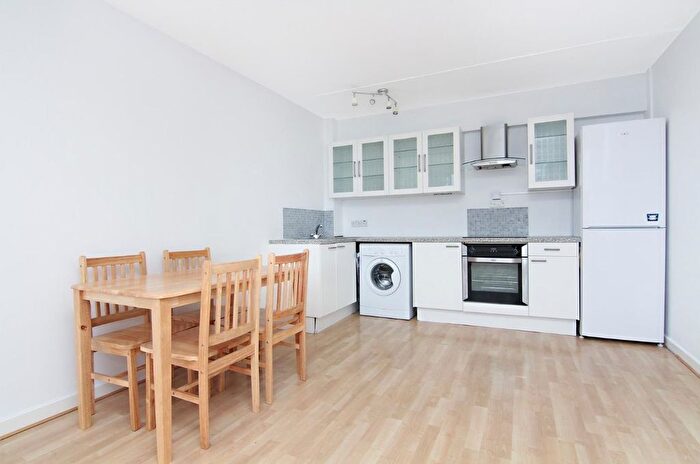 1 Bedroom Flat To Rent In Hedley Court, Putney Hill, SW15