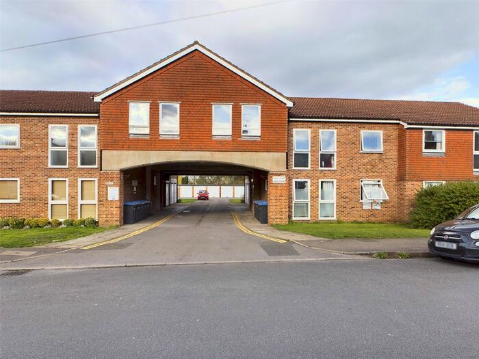 1 Bedroom Flat To Rent In Hythe Park Road, Egham, Surrey, TW20