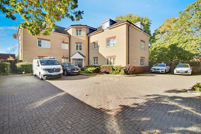 1 Bedroom Flat For Sale In Howlands, Welwyn Garden City, AL7