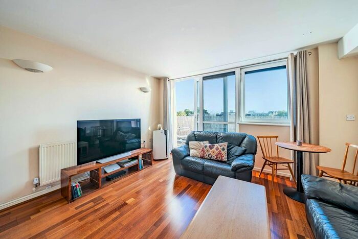 2 Bedroom Flat To Rent In Hacon Square, Richmond Road, Victoria Park, London, E8