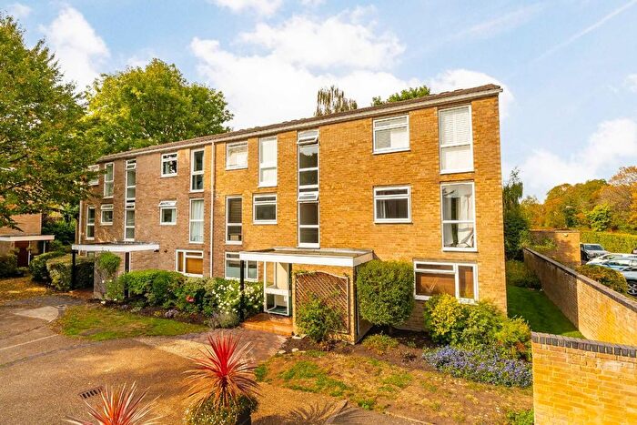 1 Bedroom Flat For Sale In Harrowdene Gardens, Teddington, TW11