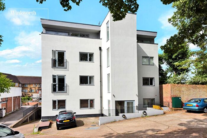 2 Bedroom Flat For Sale In Park Road, Cheam, Sutton, SM3