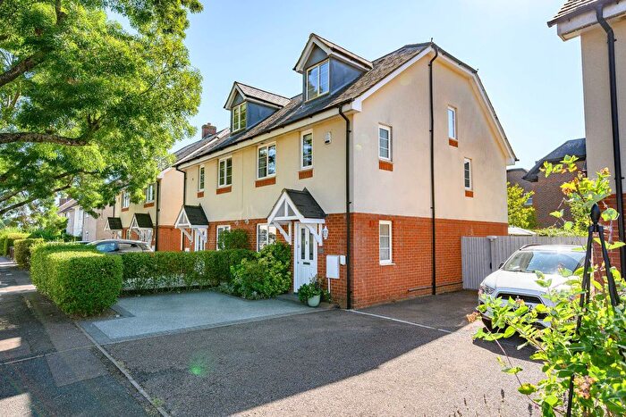3 Bedroom Semi-detached House For Sale In Clarkes Road, Hatfield, AL10