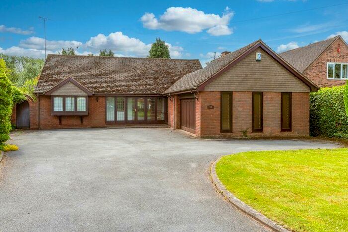 3 Bedroom Bungalow For Sale In Newfield Road, Hagley, DY9