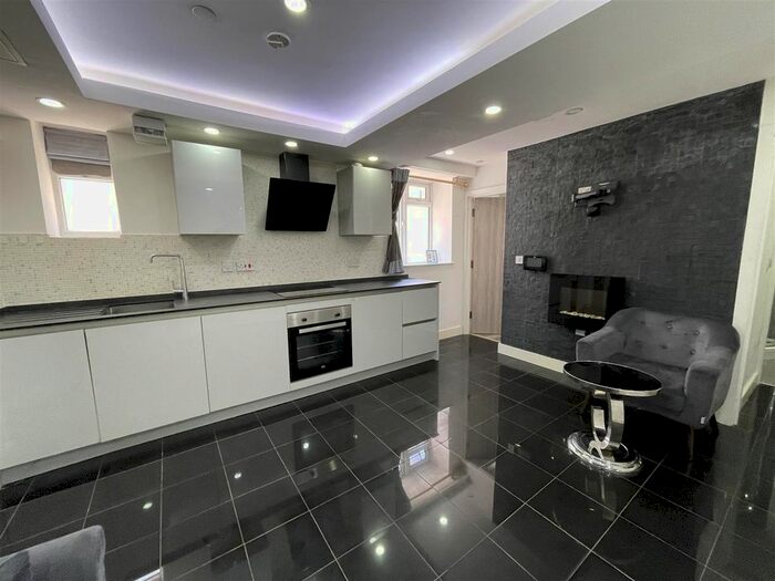 1 Bedroom Flat To Rent In The Parade, Roath, Cardiff, CF24