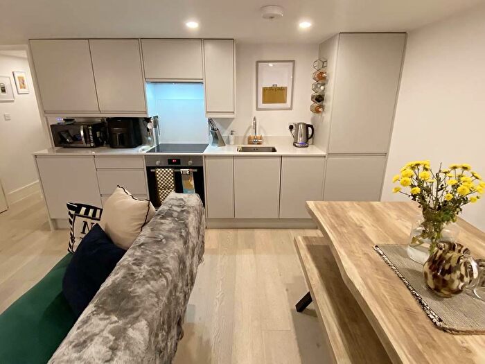 1 Bedroom Apartment For Sale In Station Road, Bourne End, SL8