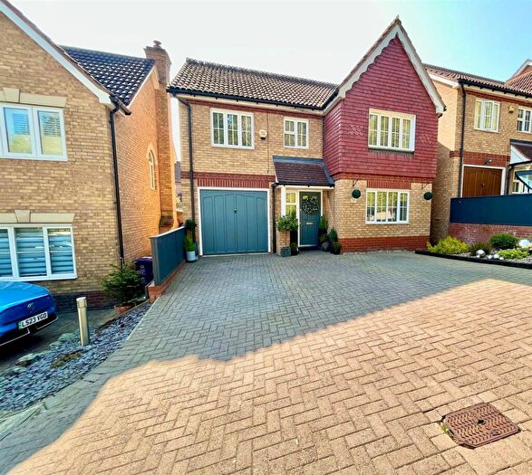 4 Bedroom Detached House For Sale In Ryders Hill, Stevenage, SG1