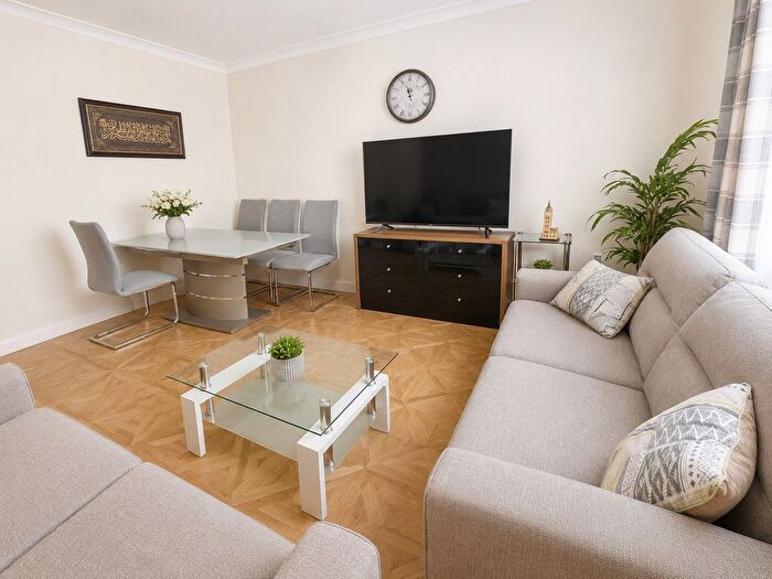3 Bedroom Semi Detached House To Rent In Woodbridge Lane, Romford, RM3