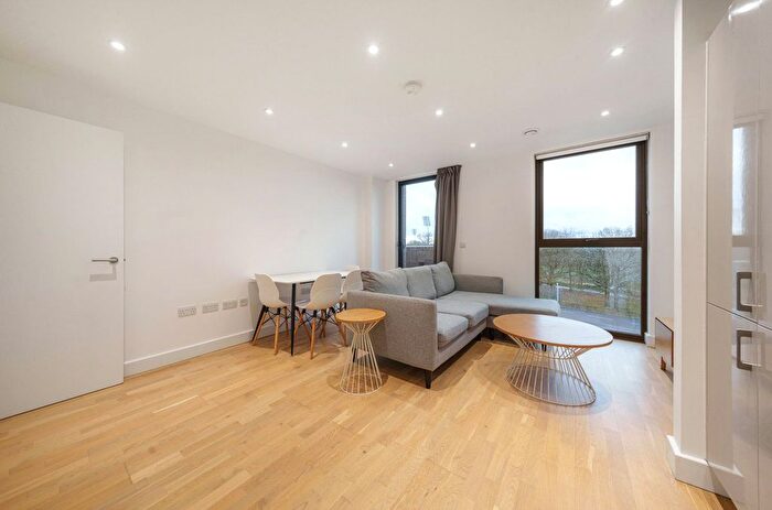 1 Bedroom Flat To Rent In Burgess Springs, Chelmsford, CM1