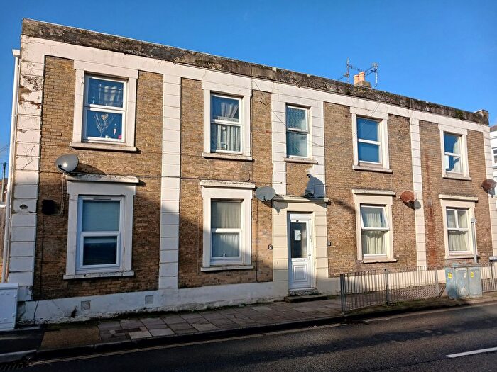 2 Bedroom Flat To Rent In North Road, Shanklin, PO37