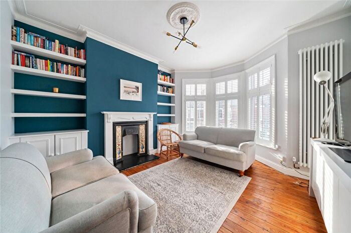 3 Bedroom Flat To Rent In Fieldhouse Road, London, SW12