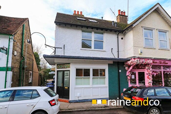 2 Bedroom Apartment To Rent In Park Street, Old Hatfield, AL9