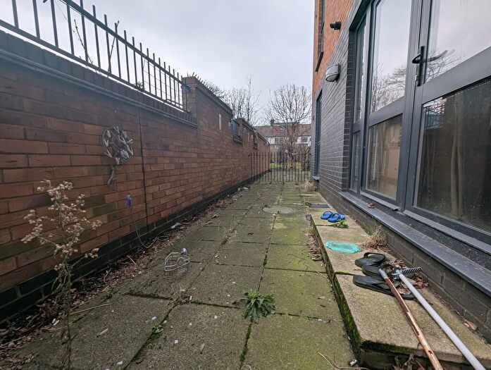 1 Bedroom Flat For Sale In Parham Drive, Ilford, IG2