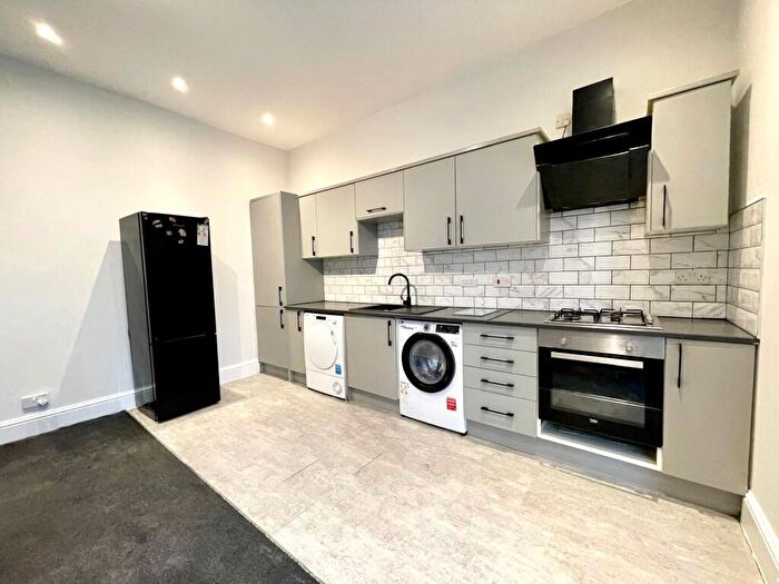 3 Bedroom Flat To Rent In Mayfield Road, Whalley Range, M16