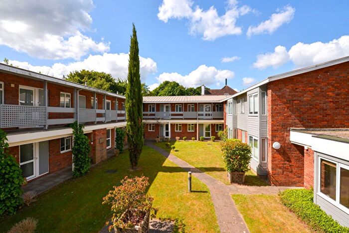 1 Bedroom Flat To Rent In Cross Lanes, Guildford, GU1