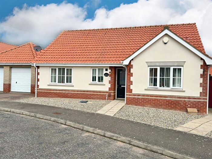 2 Bedroom Detached Bungalow For Sale In Broad Fleet Close, Oulton Broad, Lowestoft, Suffolk, NR32