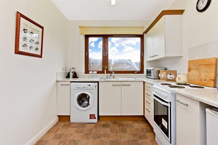2 Bedroom Flat To Rent In Craighouse Gardens, Edinburgh, EH10