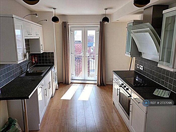 2 Bedroom Maisonette To Rent In The Crescent, St Annes, FY8