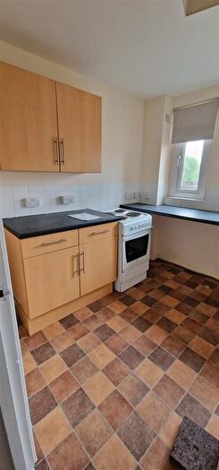 2 Bedroom Flat To Rent In Main Street, Pembroke, SA71