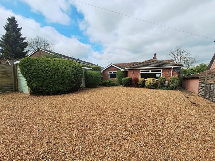 2 Bedroom Bungalow For Sale In Blunham Road, Moggerhanger, MK44