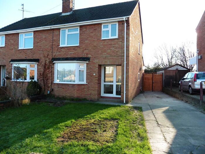 3 Bedroom Semi-Detached House To Rent In South Lawn, Witney, Oxon, OX28