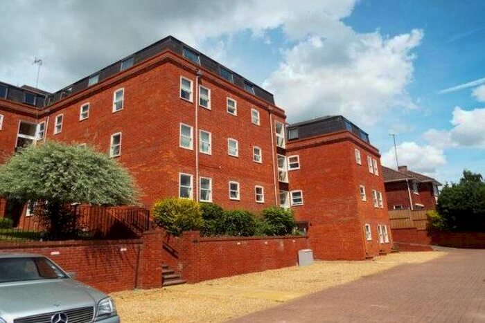 2 Bedroom Flat To Rent In Kenilworth Hall, Kenilworth, CV8