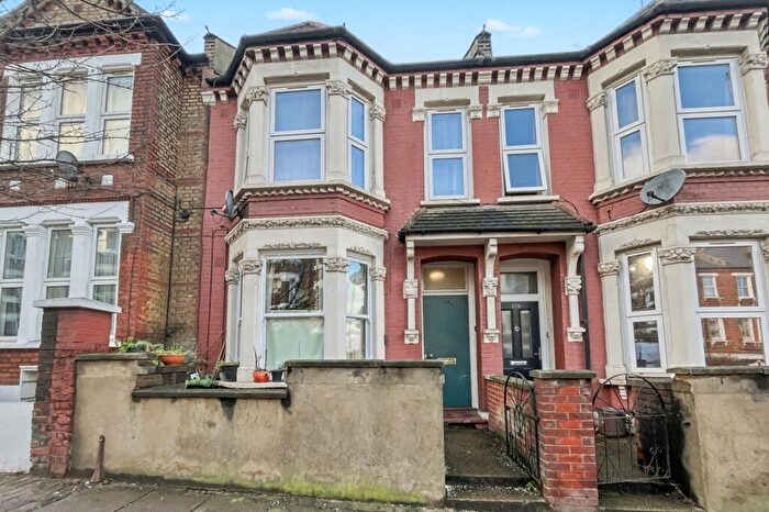 2 Bedroom Flat For Sale In B Latchmere Road, Battersea, London, SW11