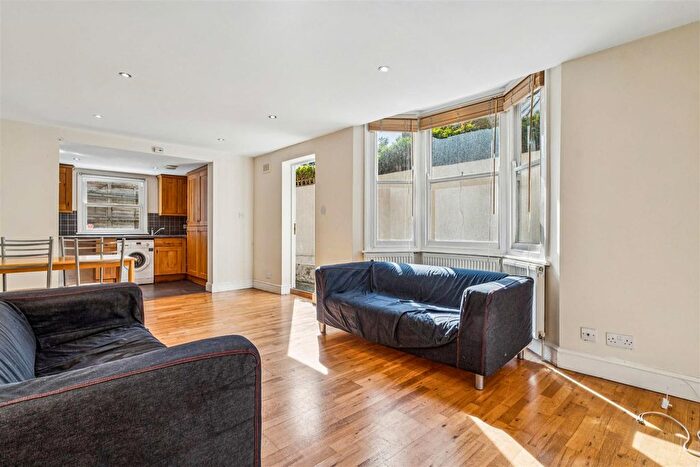 2 Bedroom Flat To Rent In Helix Gardens, London, SW2