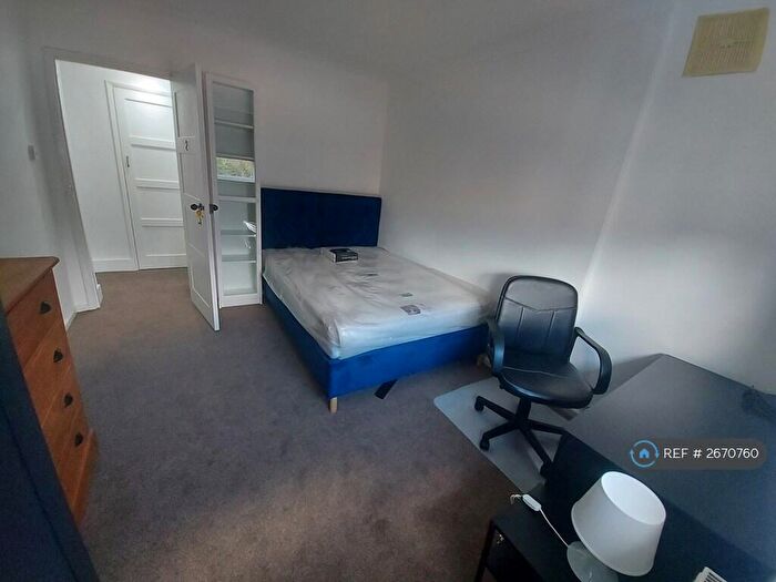 3 Bedroom Flat To Rent In Earlham West Centre, Norwich, NR5