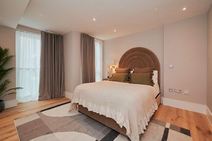 4 Bedroom Apartment To Rent In Flat, Baker, Baker Street, London, NW1