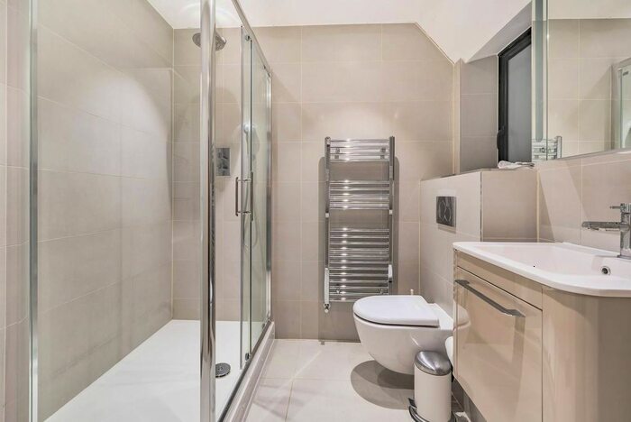 3 Bedroom Flat To Rent In Woodstock Road, Golders Green, London, NW11