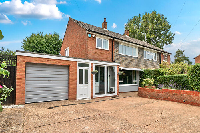 3 Bedroom Semi-Detached House For Sale In Langley Grove, St. Albans, AL4