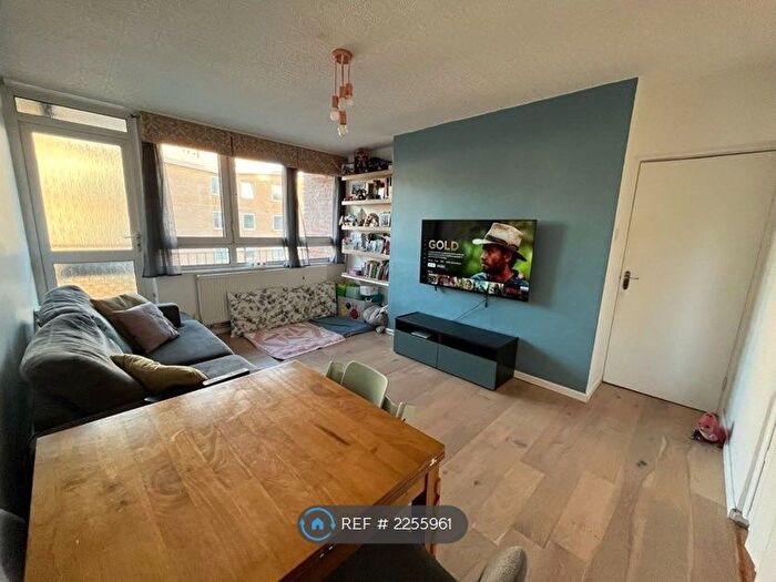 2 Bedroom Flat To Rent In Plough Way, London, SE16