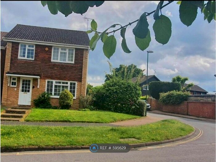 3 Bedroom Detached House To Rent In Brook Road, Sussex, RH12