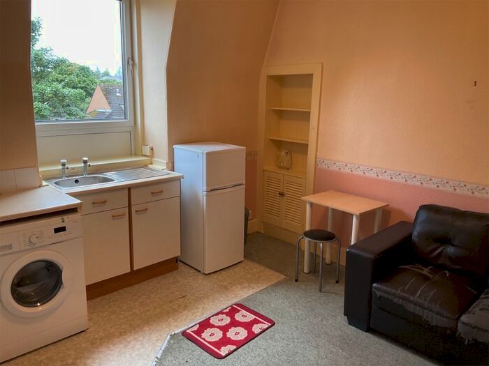 1 Bedroom Flat To Rent In Bedford Road, Top Floor Left, Aberdeen, AB24