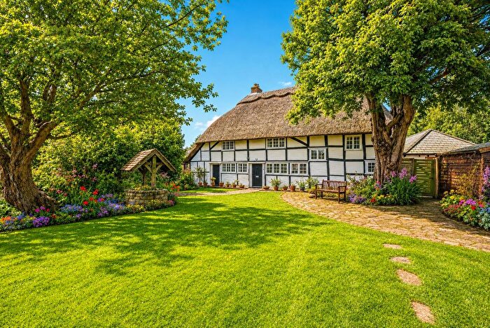 4 Bedroom Cottage For Sale In Eastleigh Road, Havant - Property With Annex, PO9