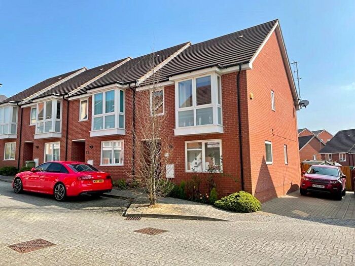 3 Bedroom End Of Terrace House To Rent In Quinn Meadows, Oxley Park, MK4