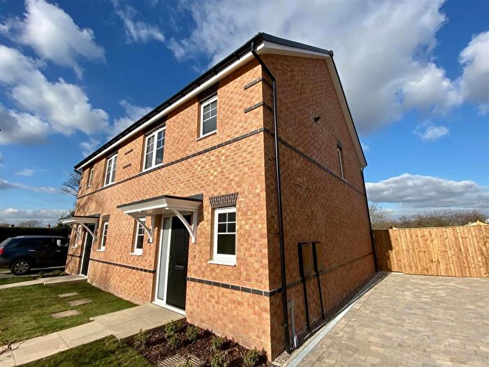 3 Bedroom Semi-Detached House To Rent In School Lane, Furlong Park, Wheatley Hills, DN2